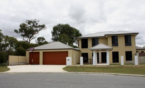 Robert Holl Master Builder - Builder Search 0